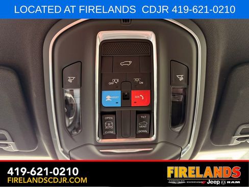Used 2024 Jeep Grand Cherokee Laredo X w/ Luxury Tech Group I AWD/4WD image 21
