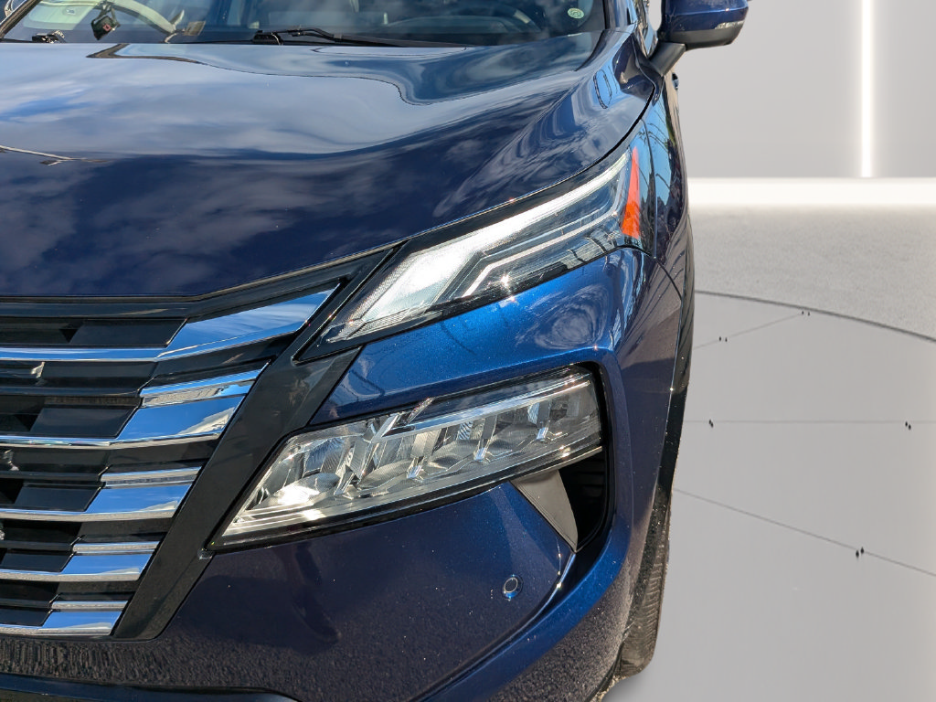 Used 2025 Nissan Rogue Platinum FWD image 7
