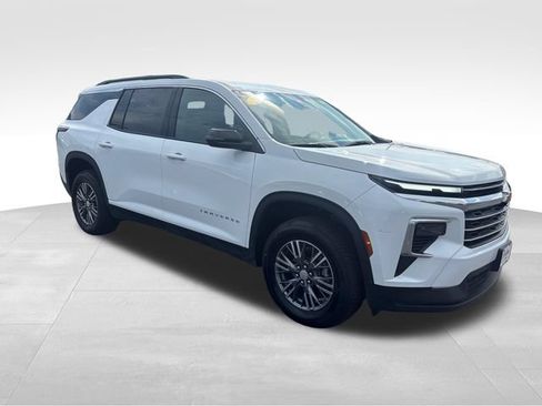 Used 2026 Chevrolet Traverse LT AWD/4WD image 9