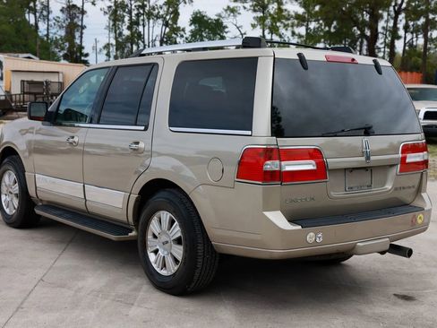 Used 2007 Lincoln Navigator Luxury Sport Utility 4D image 4