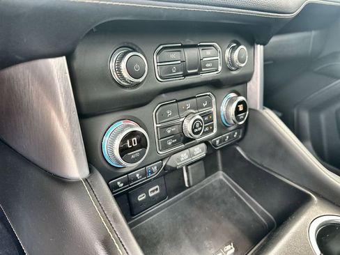 Used 2021 GMC Yukon SLT w/ SLT Luxury Plus Package RWD image 27