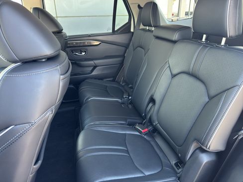 Used 2025 Honda Pilot Elite image 16