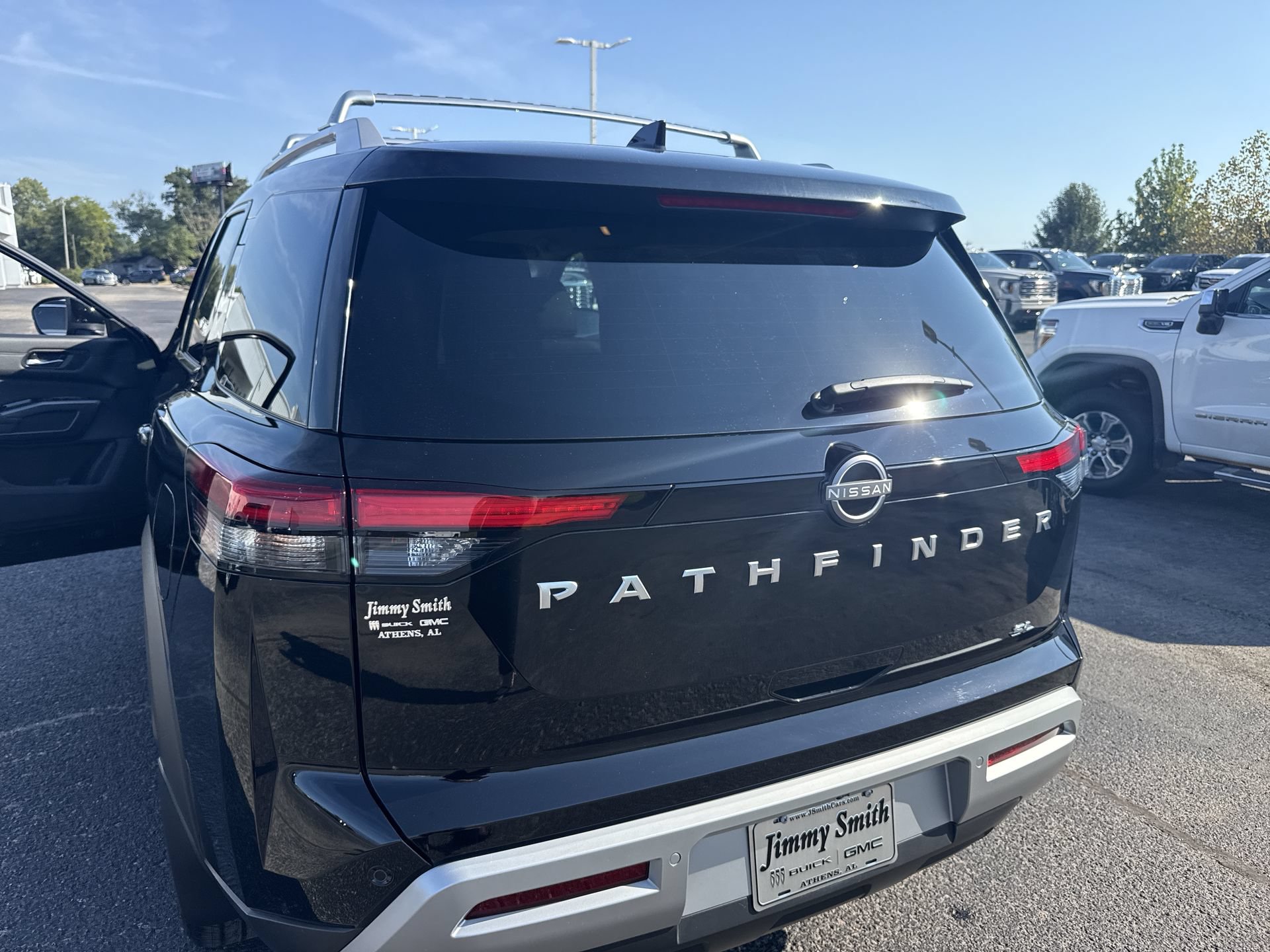 Used 2025 Nissan Pathfinder SL FWD image 33