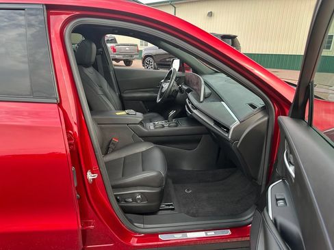 Used 2025 Cadillac XT4 Sport w/ LPO, Floor Liner Package AWD/4WD image 28