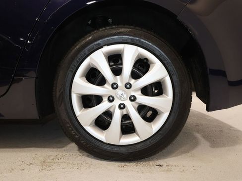 Used 2024 Toyota Corolla LE image 31