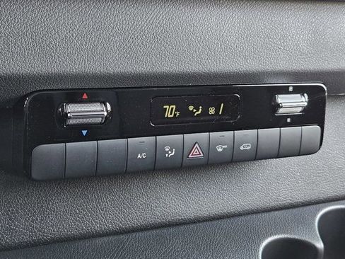 Used 2024 Mercedes-Benz Sprinter 2500 image 25