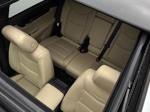 Used 2018 Cadillac XT5 Luxury w/ LPO, Wheel Lock Package image 16