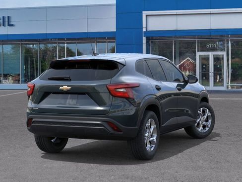 New 2026 Chevrolet Trax LS w/ LS Convenience Package FWD image 4