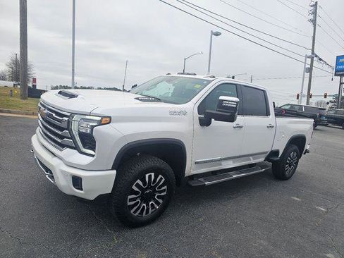 Used 2025 Chevrolet Silverado 2500 High Country w/ High Country Premium Package AWD/4WD image 4