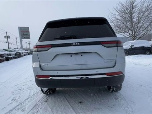 Used 2023 Jeep Grand Cherokee Laredo image 7