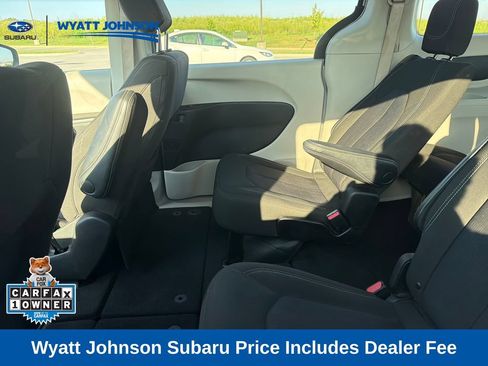 Used 2023 Chrysler Voyager LX FWD image 13