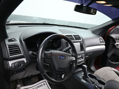Used 2017 Ford Explorer XLT w/ Equipment Group 202A image 16