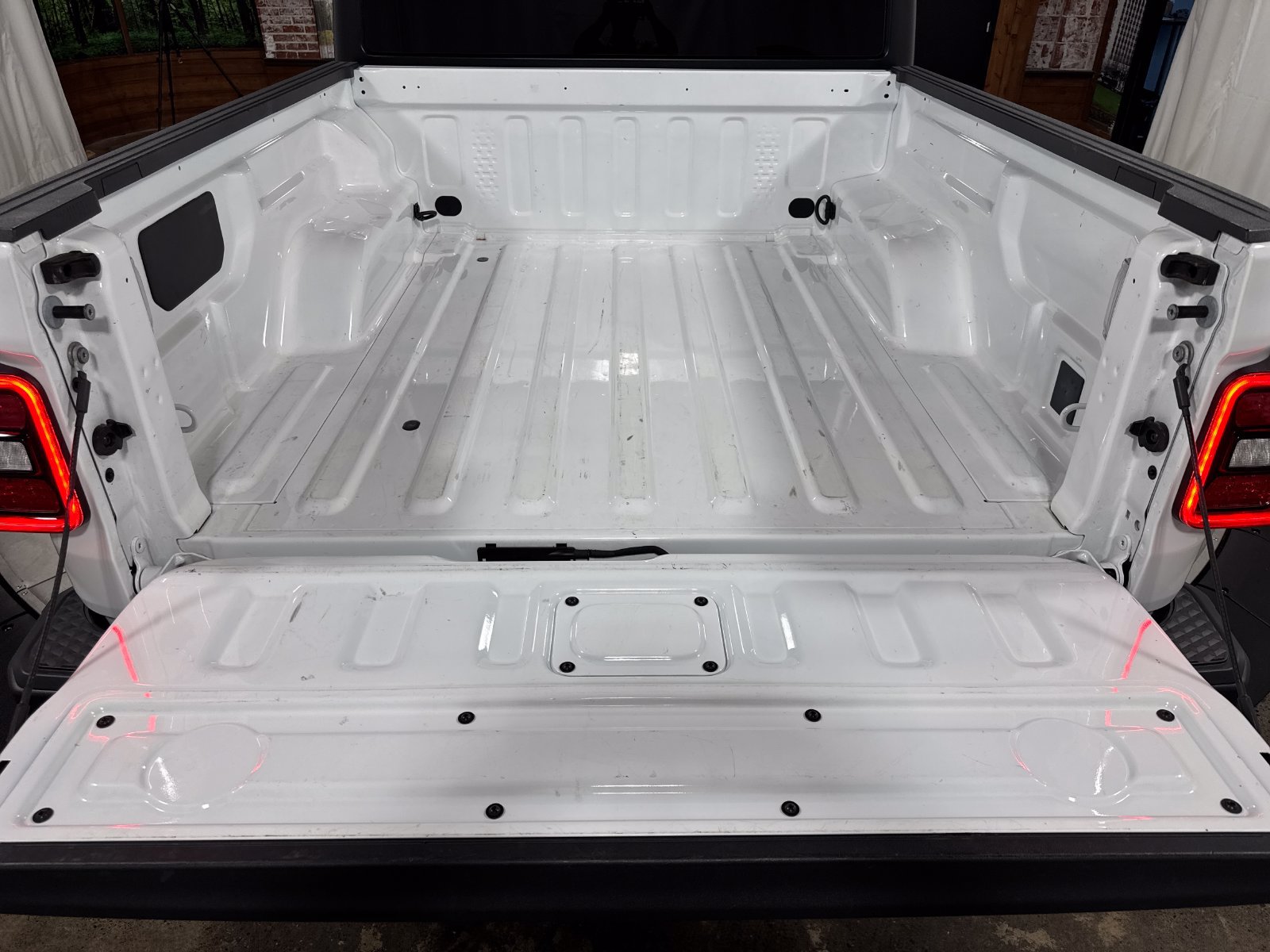 Used 2026 Jeep Gladiator Mojave AWD/4WD image 26