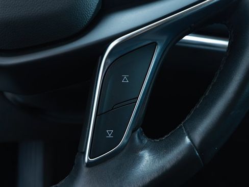Used 2018 Cadillac XT5 Premium Luxury FWD image 16