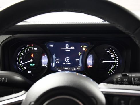 Used 2025 Jeep Wrangler Unlimited Sahara AWD/4WD image 30