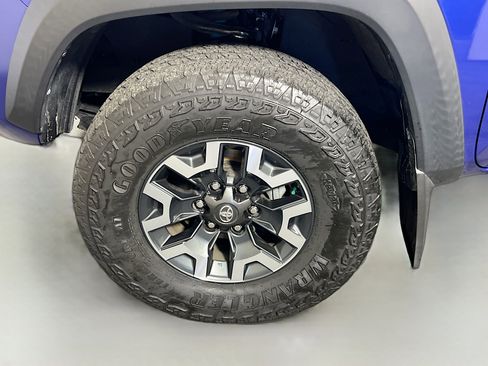 Used 2022 Toyota Tacoma TRD Off-Road image 13