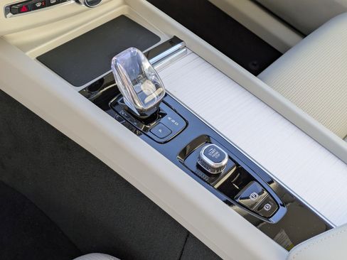 New 2026 Volvo XC60 B5 Ultra w/ Climate Package image 13