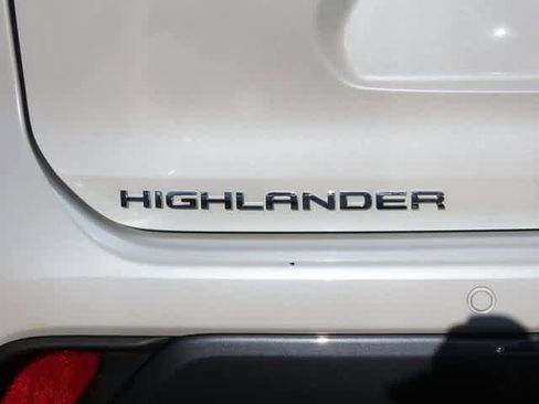Used 2024 Toyota Highlander Limited image 7