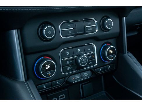 Used 2024 Chevrolet Tahoe Z71 w/ Luxury Package image 28