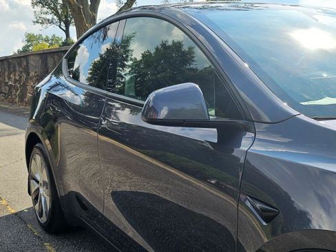 Used 2023 Tesla Model Y 2WD image 21
