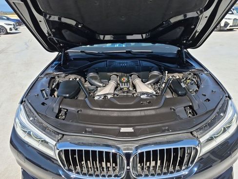 Used 2017 BMW ALPINA B7 xDrive AWD/4WD image 23