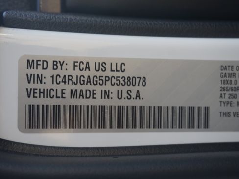 Used 2023 Jeep Grand Cherokee Laredo w/ Luxury Tech Group I image 38