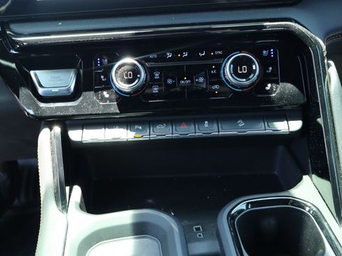 Used 2025 GMC Sierra 2500 AT4 w/ AT4 Premium Plus Package AWD/4WD image 42