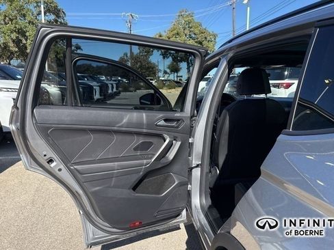 Used 2022 Volkswagen Tiguan SE R-Line image 30