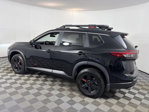 Used 2025 Nissan Rogue SV image 8