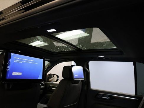 New 2026 Chevrolet Suburban High Country AWD/4WD image 12