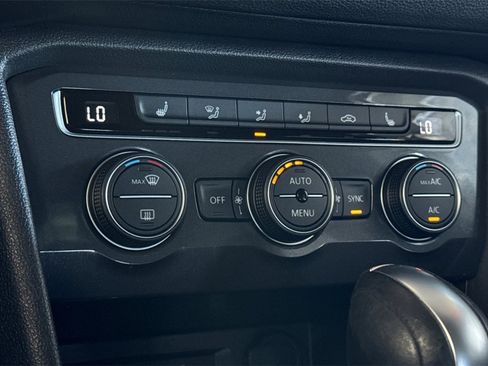 Used 2021 Volkswagen Tiguan SE R-Line image 19