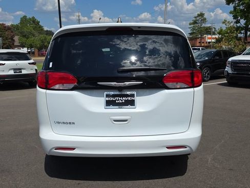 Used 2023 Chrysler Voyager LX FWD image 4