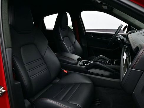 Used 2025 Porsche Cayenne GTS image 18