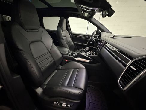 Used 2021 Porsche Cayenne Turbo AWD/4WD image 21