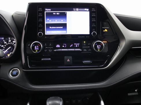 Used 2021 Toyota Highlander XLE image 42