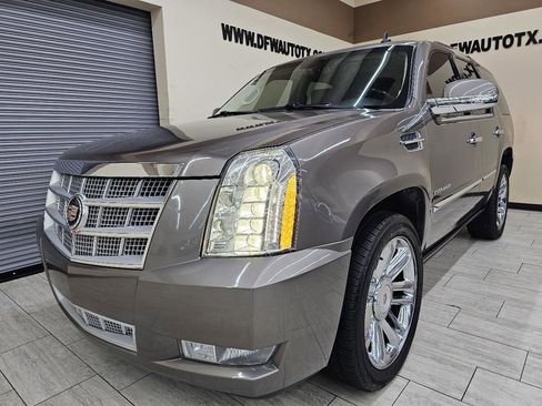 Used 2014 Cadillac Escalade Platinum image 2