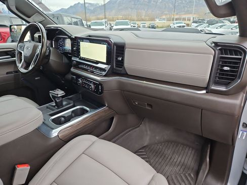 Used 2024 Chevrolet Silverado 1500 LT Trail Boss w/ Convenience Package II image 32