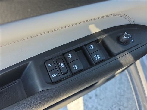 Used 2022 Jeep Compass Limited AWD/4WD image 15