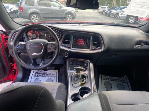 Used 2016 Dodge Challenger SXT image 11