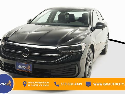 Used 2024 Volkswagen Jetta SE image 1