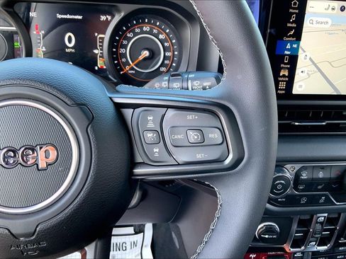 Certified 2025 Jeep Wrangler Unlimited Rubicon image 23