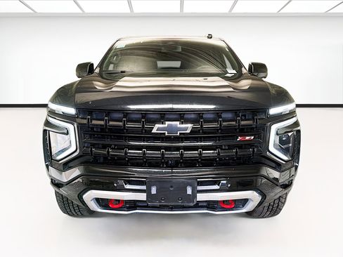 Used 2025 Chevrolet Suburban Z71 AWD/4WD image 2