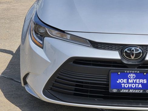 Used 2025 Toyota Corolla LE FWD image 5