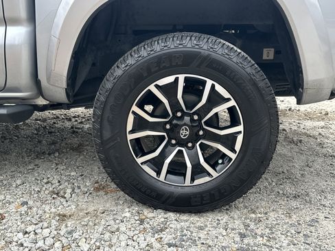 Used 2020 Toyota Tacoma TRD Sport image 19