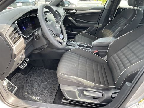 Used 2023 Volkswagen Jetta Sport image 8