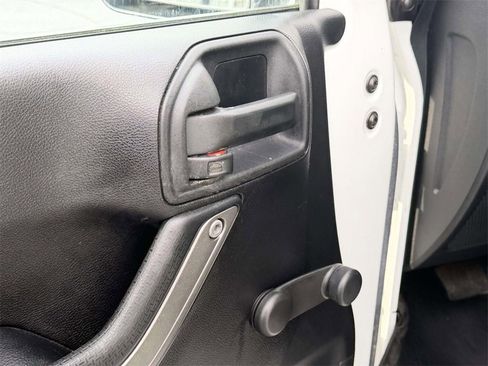 Used 2015 Jeep Wrangler Unlimited Sport w/ Max Tow Package image 19