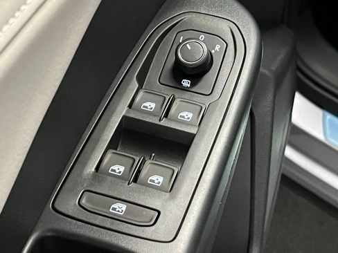 New 2025 Volkswagen Taos SE image 15