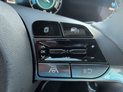Used 2025 Hyundai Elantra SEL FWD image 21