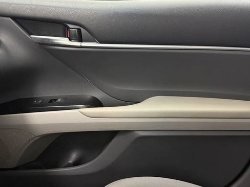 Used 2019 Toyota Camry LE w/ Convenience Package FWD image 23
