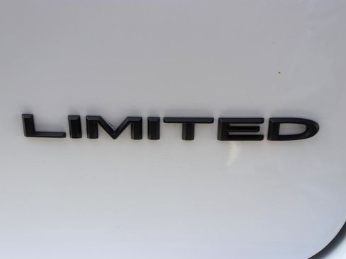 Used 2025 Chrysler Pacifica Limited FWD image 66